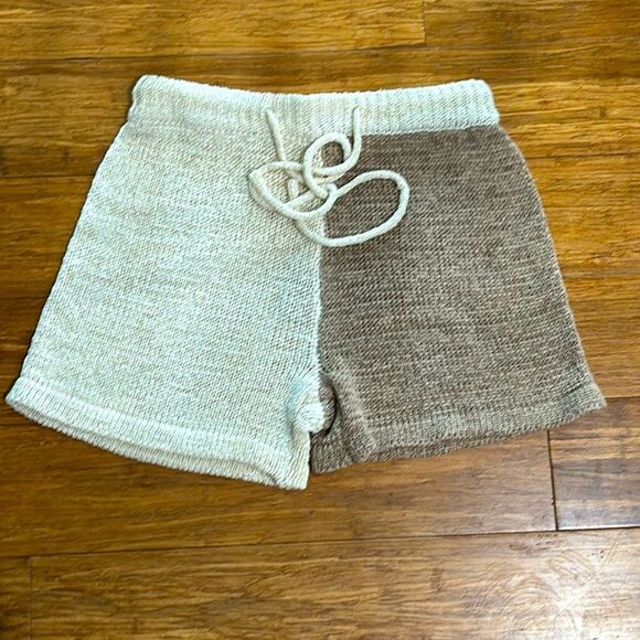 NWT Blu Pepper Colorblock Knit Lounge Shorts — Neutral Cream/Taupe — Size M - Picture 3 of 7